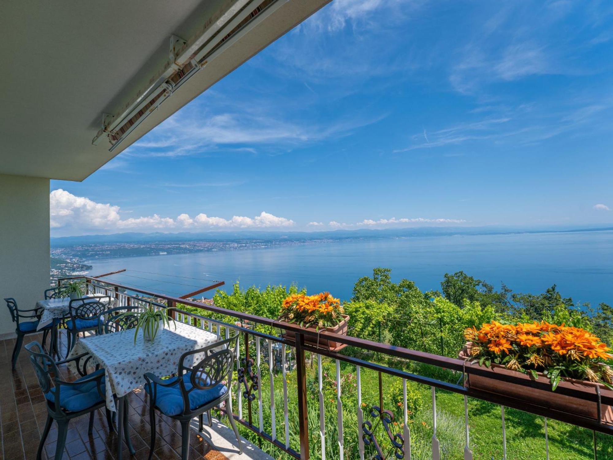 Apartment Laurus-1 By Interhome Lovran Εξωτερικό φωτογραφία