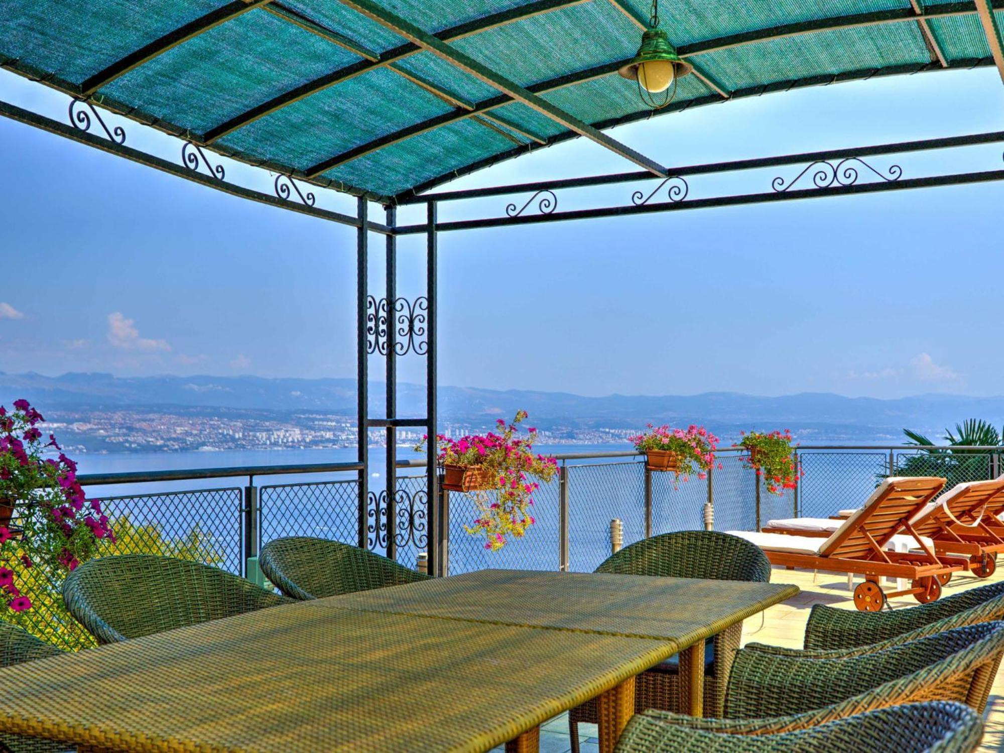 Apartment Laurus-1 By Interhome Lovran Εξωτερικό φωτογραφία